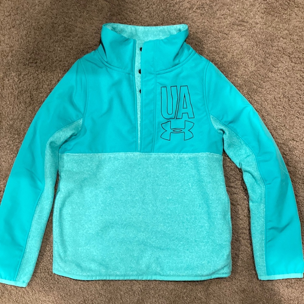Excellent condition girls YXS Under Armour Coldgear shirt